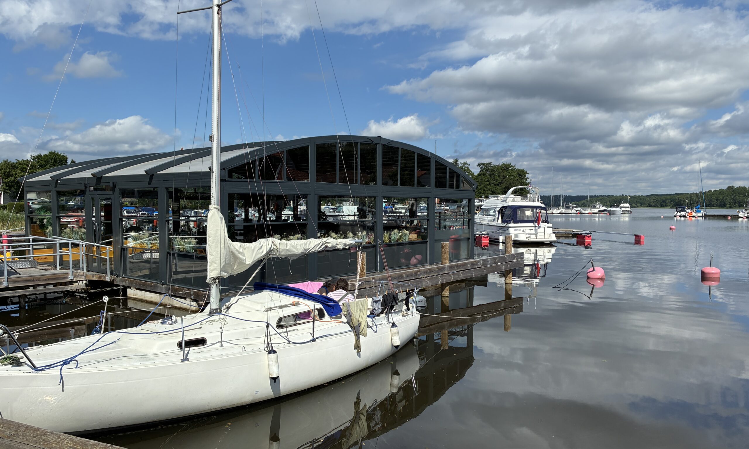 Reflektioner vid bryggan